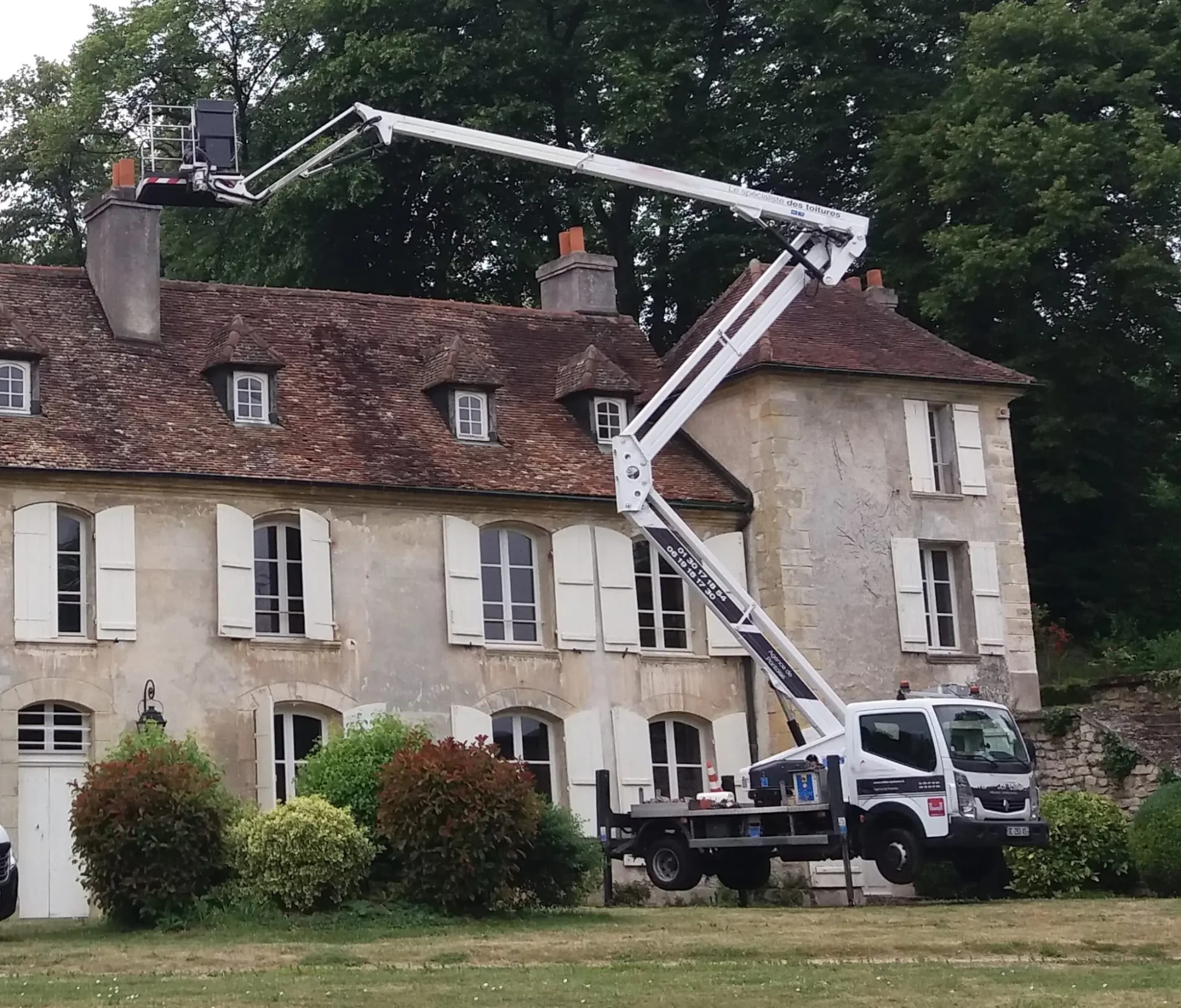 Urgence toiture Annecy avec intervention disponible 7j/7 week-end et jours fériés