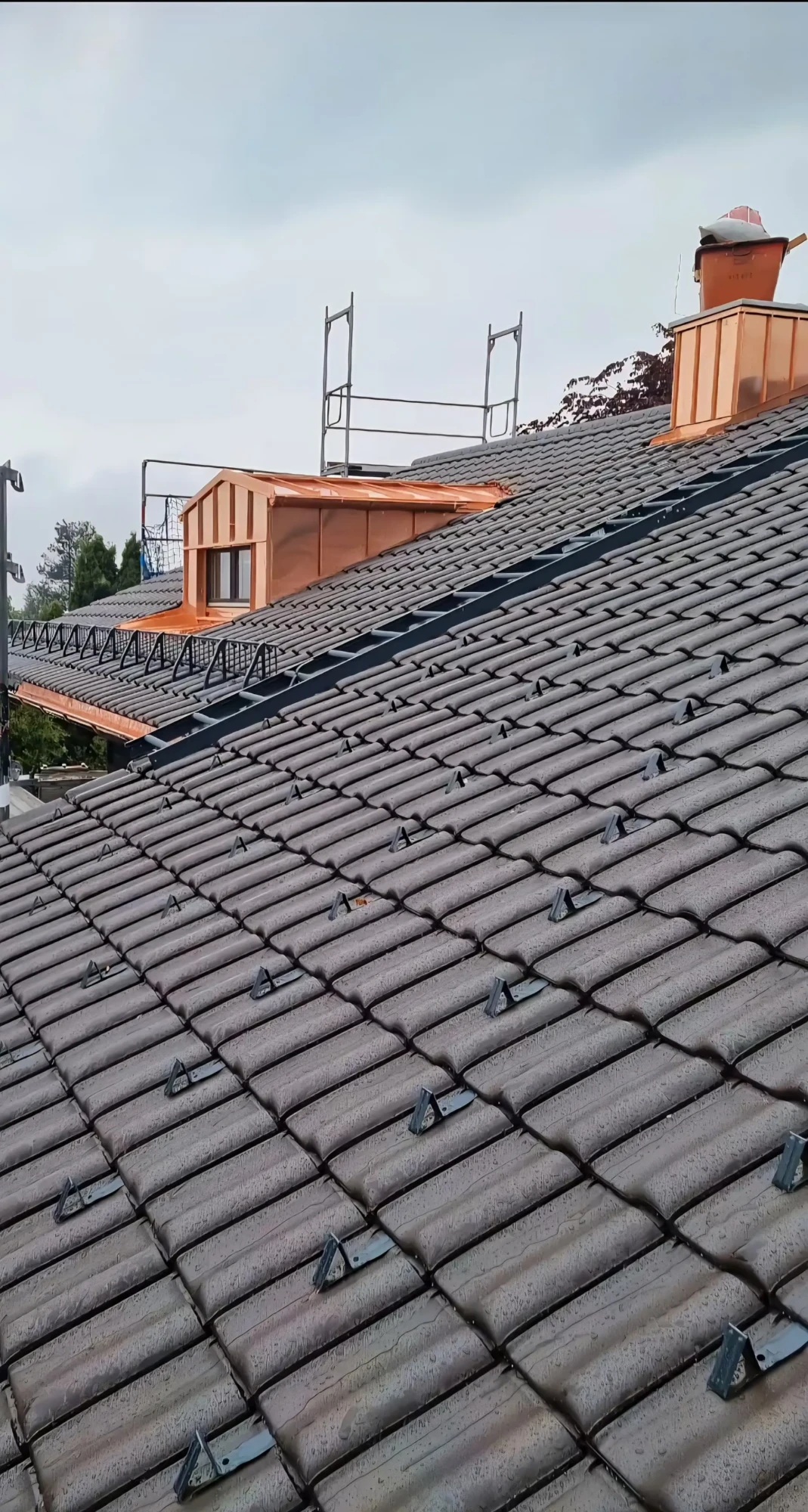 Contactez votre couvreur à Annecy pour devis gratuit, urgence toiture et conseils personnalisés