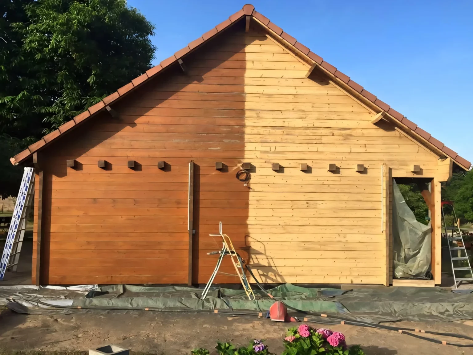 Façadier Annecy assurant décapage et peinture de chalet en bois